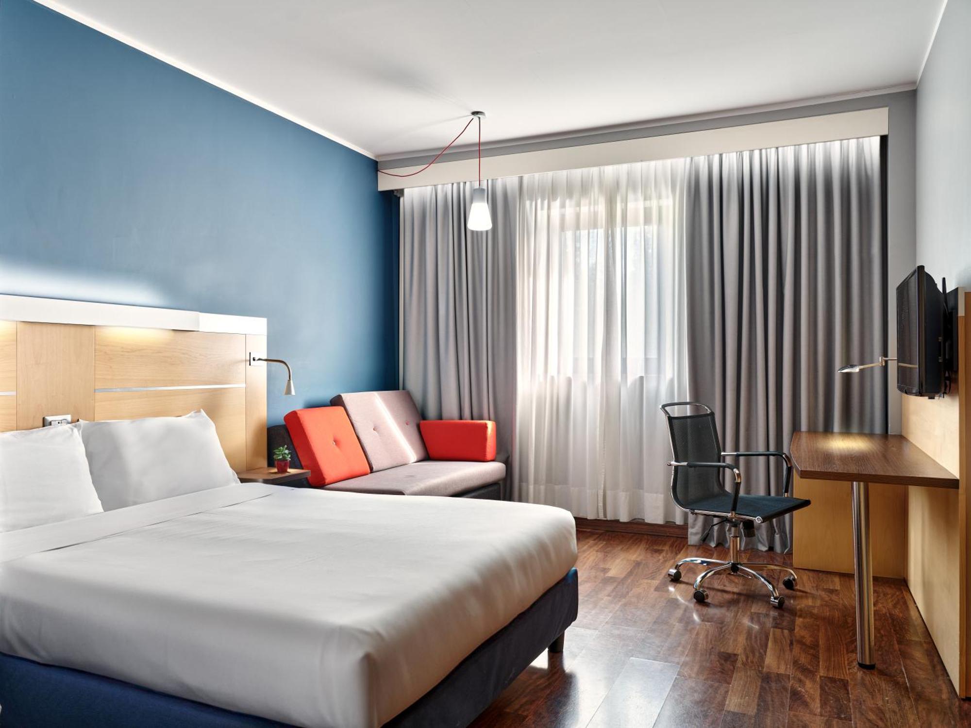 Holiday Inn Express Milan-Malpensa Airport By Ihg Somma Lombardo Exterior foto